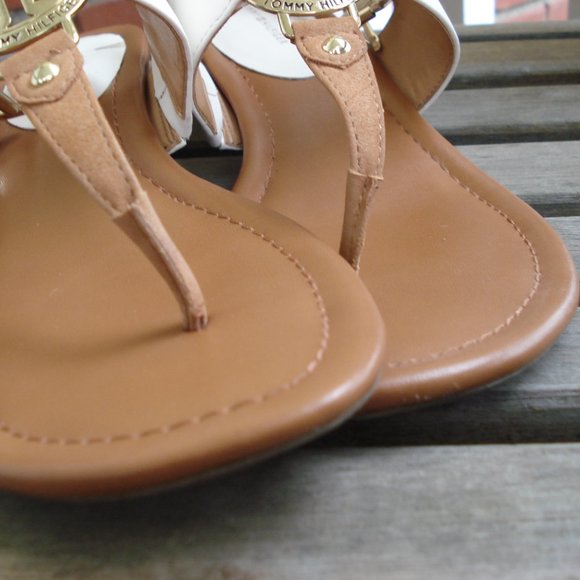 TOMMY HILFIGER WHITE SANDALS GOLD BUCKLE SIZE 10M - Picture 4 of 5